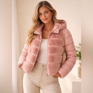 Moncler Blush Puffer Jacket with Mink Fur Detailing – Rare & Luxurious 💗